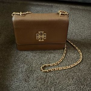 Selling brown Tory Burch purse. Offers welcome :)